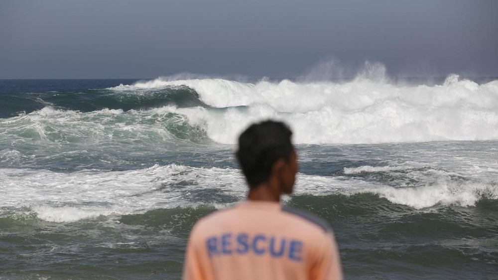 Waspada! Ombak Raksasa Ancam Bali