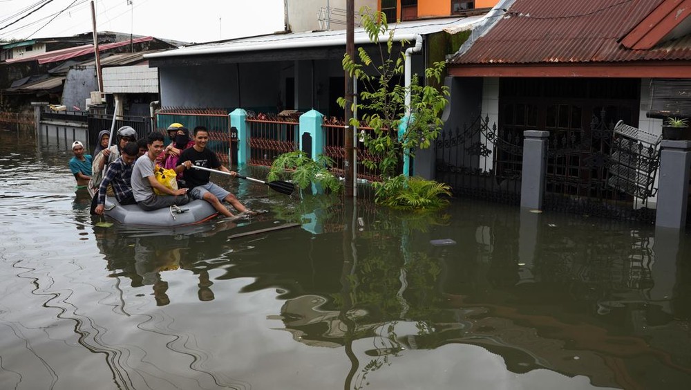 Bencana Makassar: Air Sepanjang Leher!